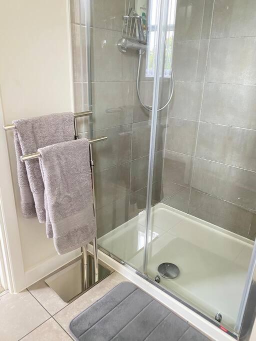 4-Room Detached Furnished Home With Parking Leicester Esterno foto